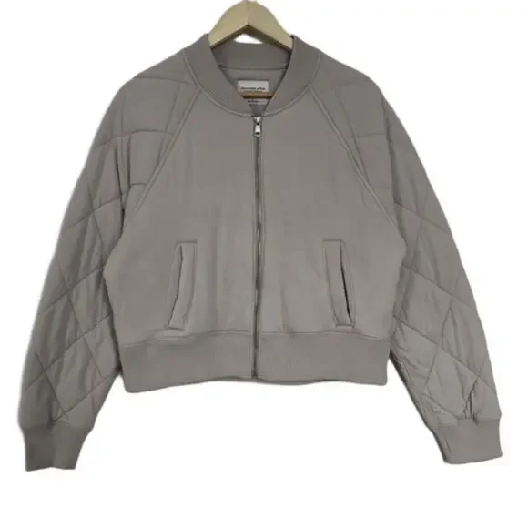 Abercrombie & Fitch Quilted Bomber Jacket Soft AF Casual Layer Cozy Warm Cropped - Picture 1 of 8